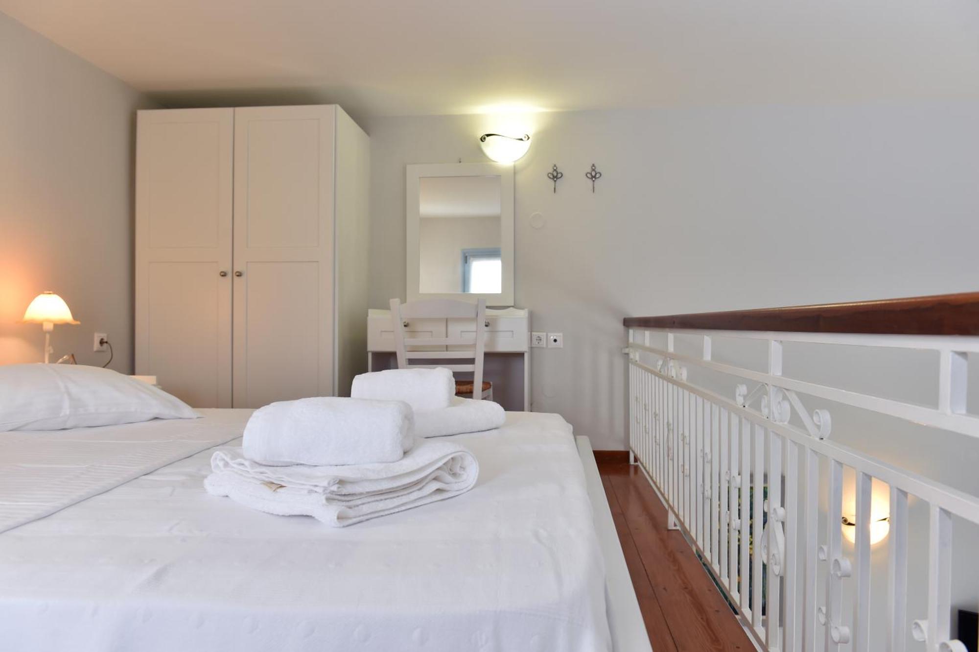 Tonia Apartments Paros Chrisi Akti  Exterior photo