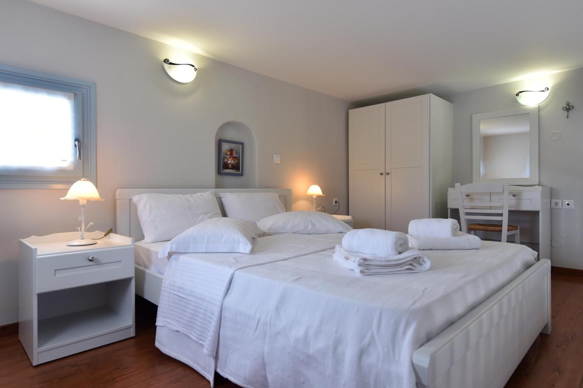 Tonia Apartments Paros Chrisi Akti  Exterior photo